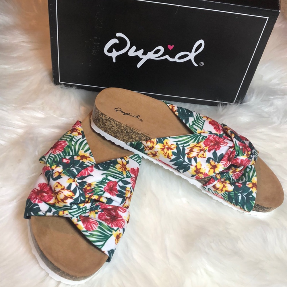 NIB Floral Slides Size 6.5